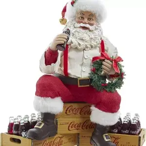 Kurt S. Adler - Coca-Cola Kerstman zittend op kratjes