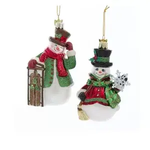 Sneeuwman met rode sjaal en slee