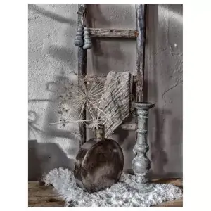 Ladder met kruik en kaarsenstandaard