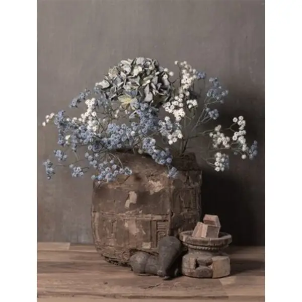 Stoer en sober met blauwe hortensia