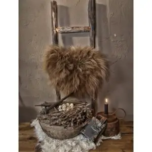 Landelijk schapenvacht op ladder