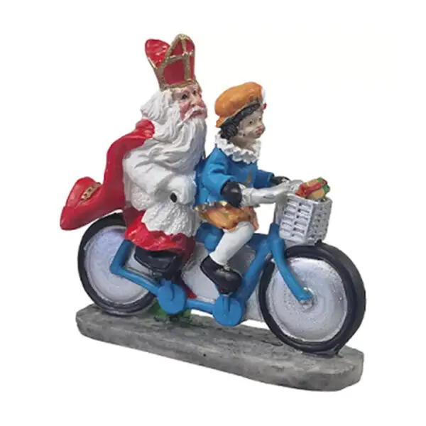 Sint en roetveegpiet op de fiets