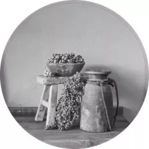 Pot met krukje zwart wit