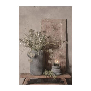 Grijze vaas met witte bloemen kleur