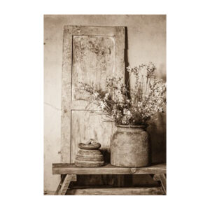 Pot met bloemen en kaars