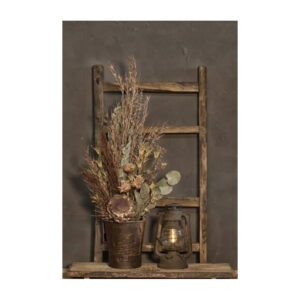 Gedroogd boeket en ladder